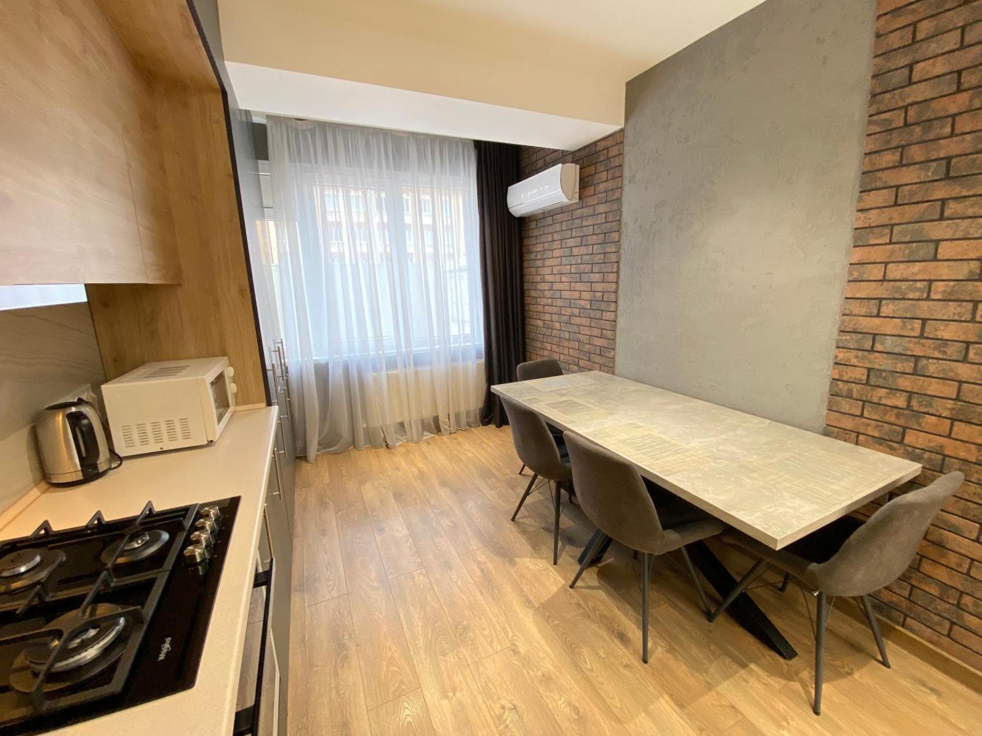 Rentnow Large And Cozy Apartment In The Center, Parking Chişinău Extérieur photo