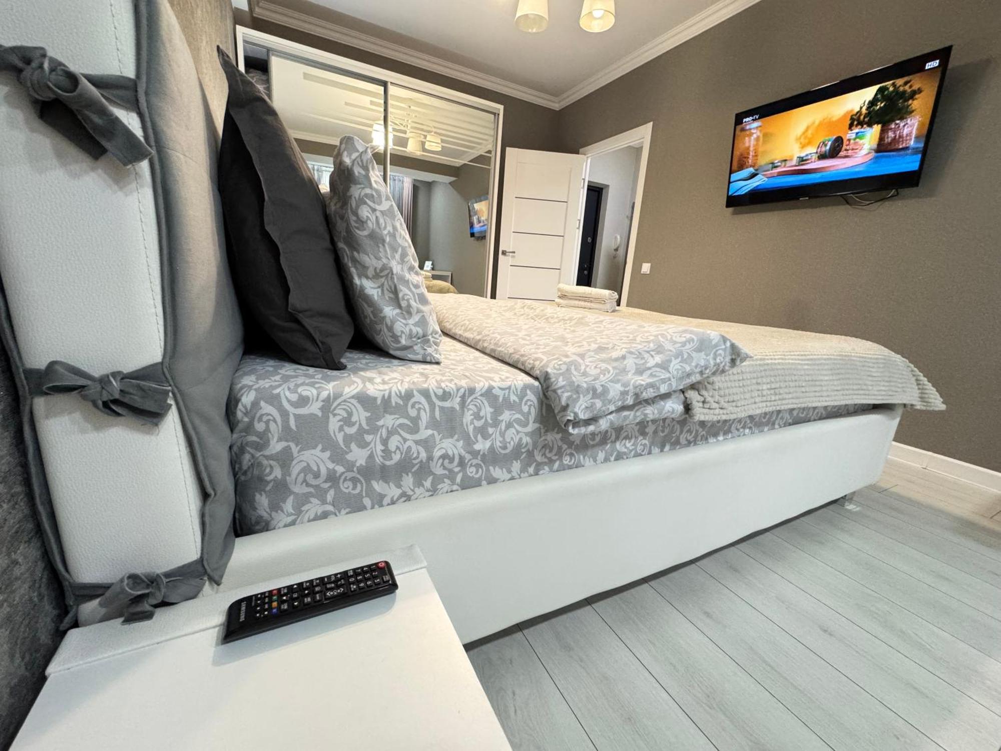 Rentnow Large And Cozy Apartment In The Center, Parking Chişinău Extérieur photo