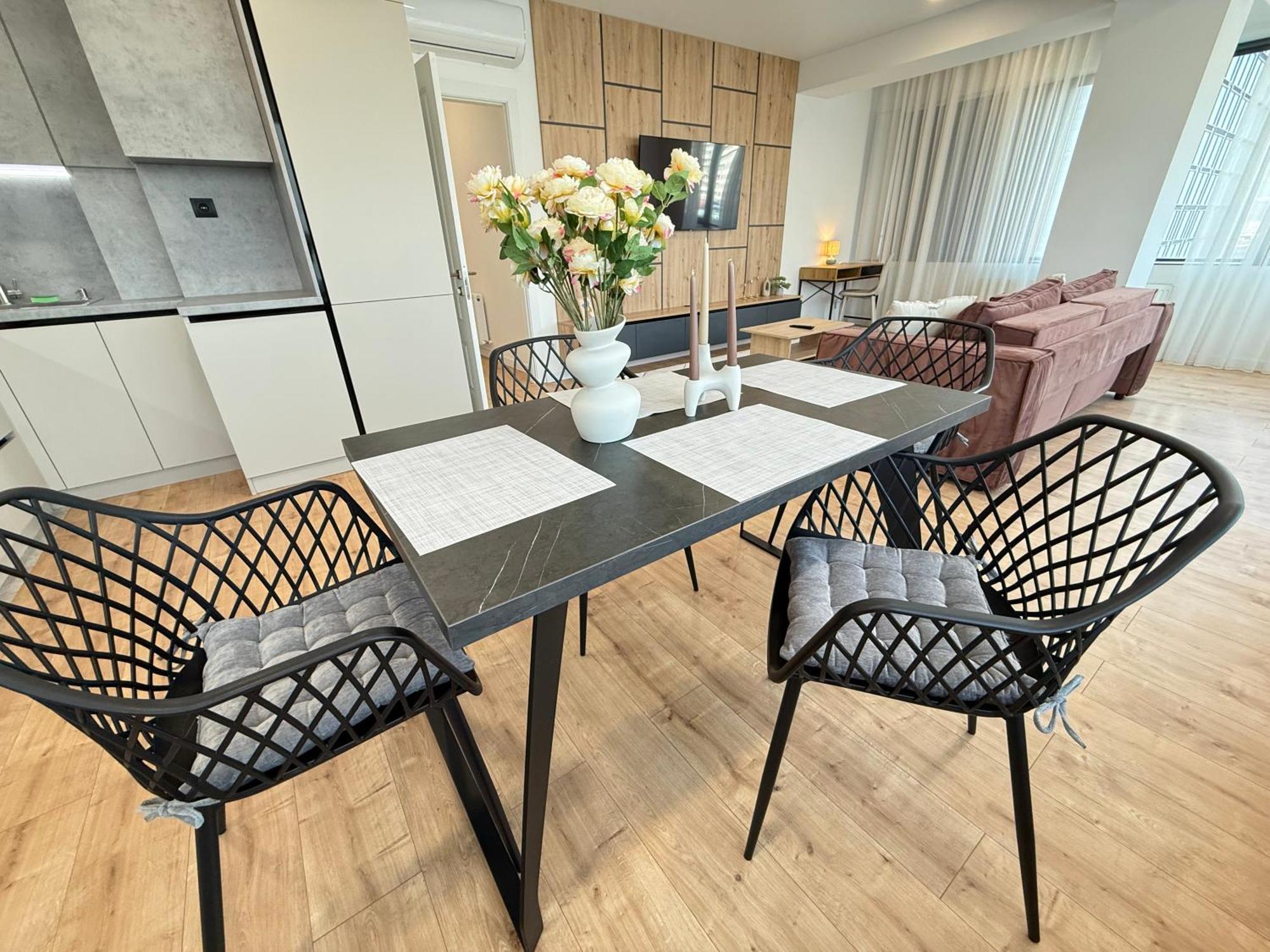 Rentnow Large And Cozy Apartment In The Center, Parking Chişinău Extérieur photo