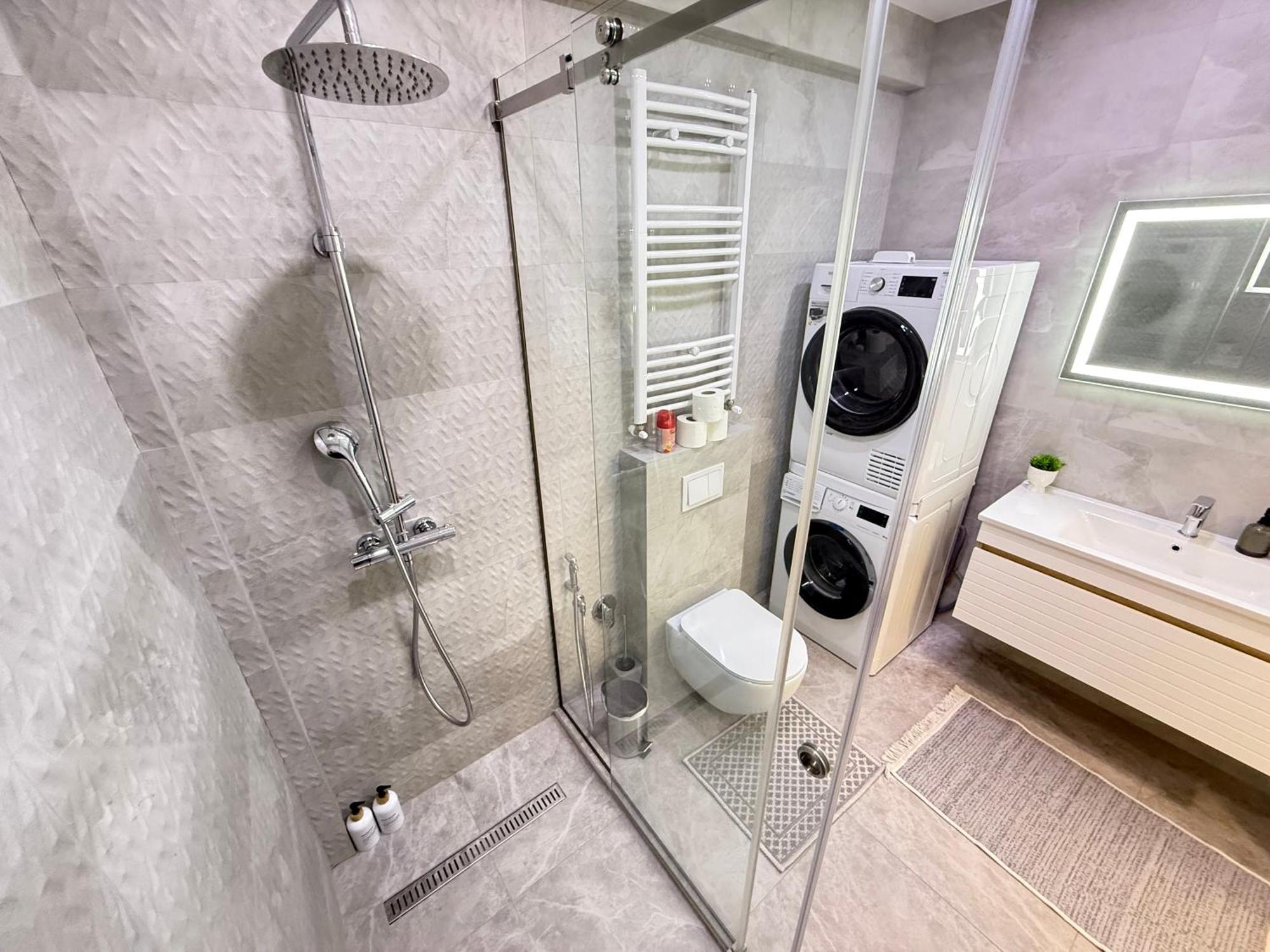 Rentnow Large And Cozy Apartment In The Center, Parking Chişinău Extérieur photo