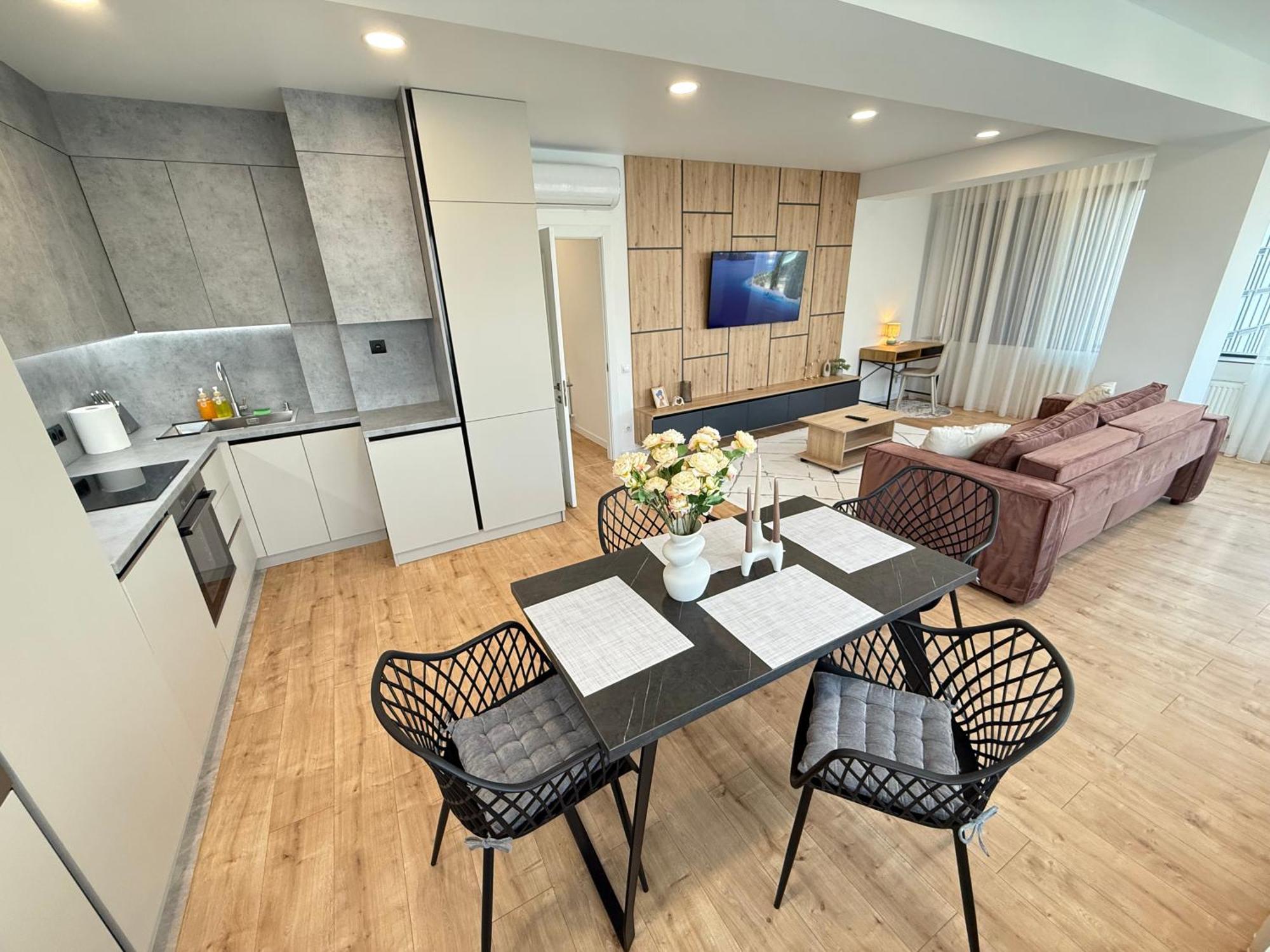 Rentnow Large And Cozy Apartment In The Center, Parking Chişinău Extérieur photo