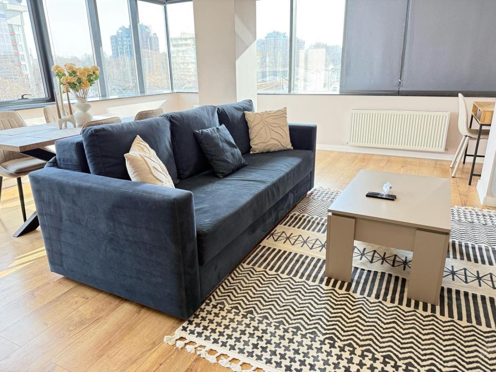 Rentnow Large And Cozy Apartment In The Center, Parking Chişinău Extérieur photo
