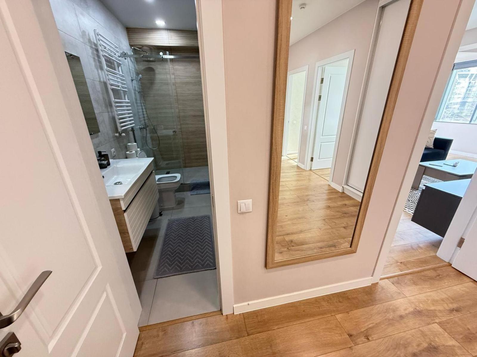 Rentnow Large And Cozy Apartment In The Center, Parking Chişinău Extérieur photo