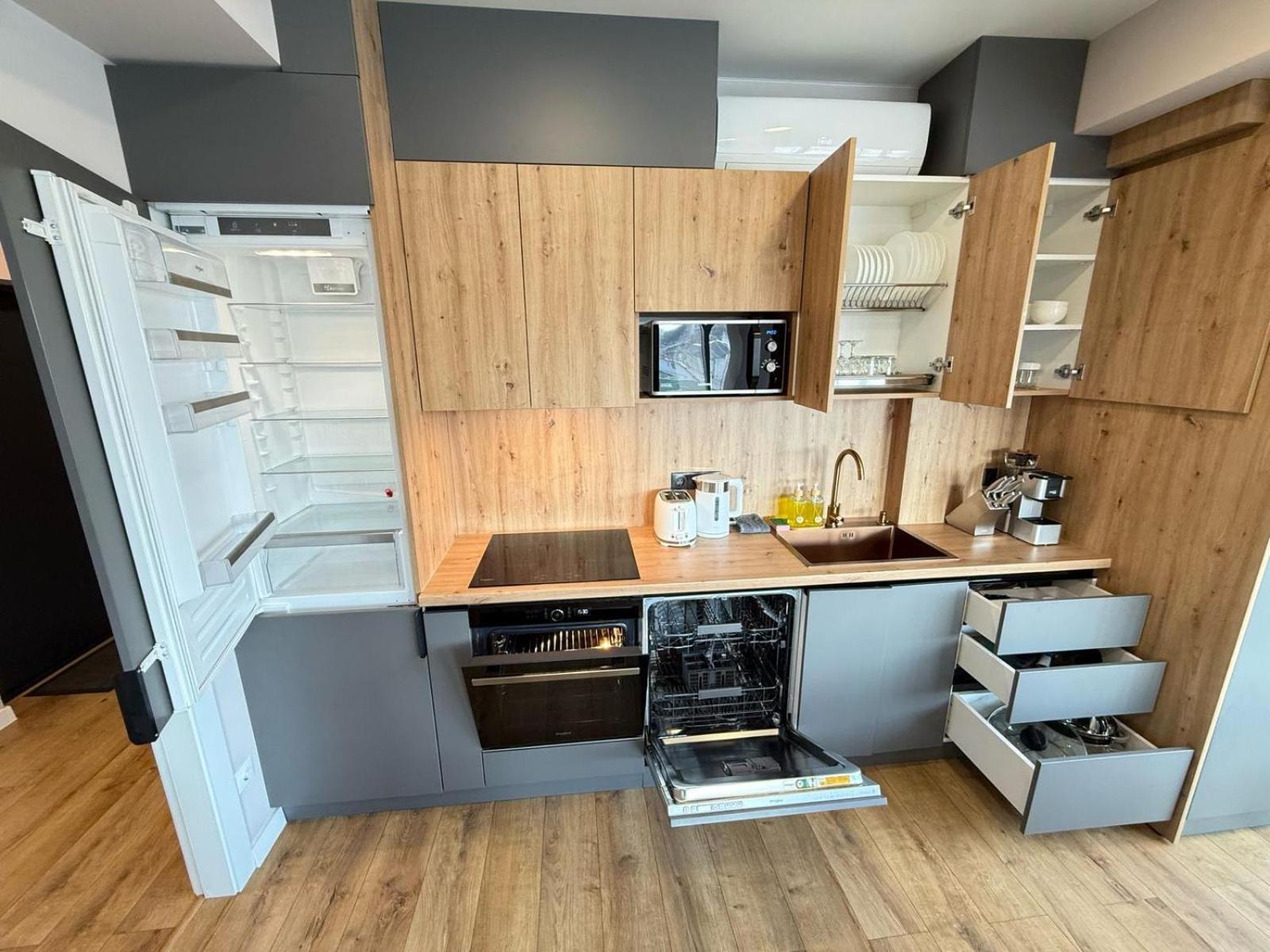 Rentnow Large And Cozy Apartment In The Center, Parking Chişinău Extérieur photo